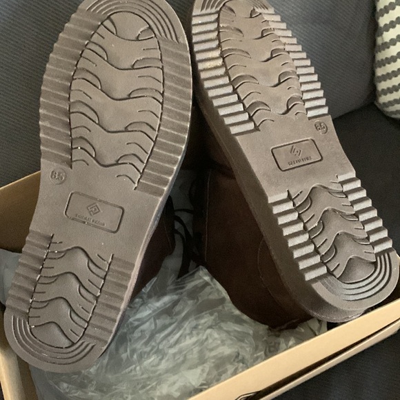 Insulated cozy winter/snow shoe. - Picture 3 of 3